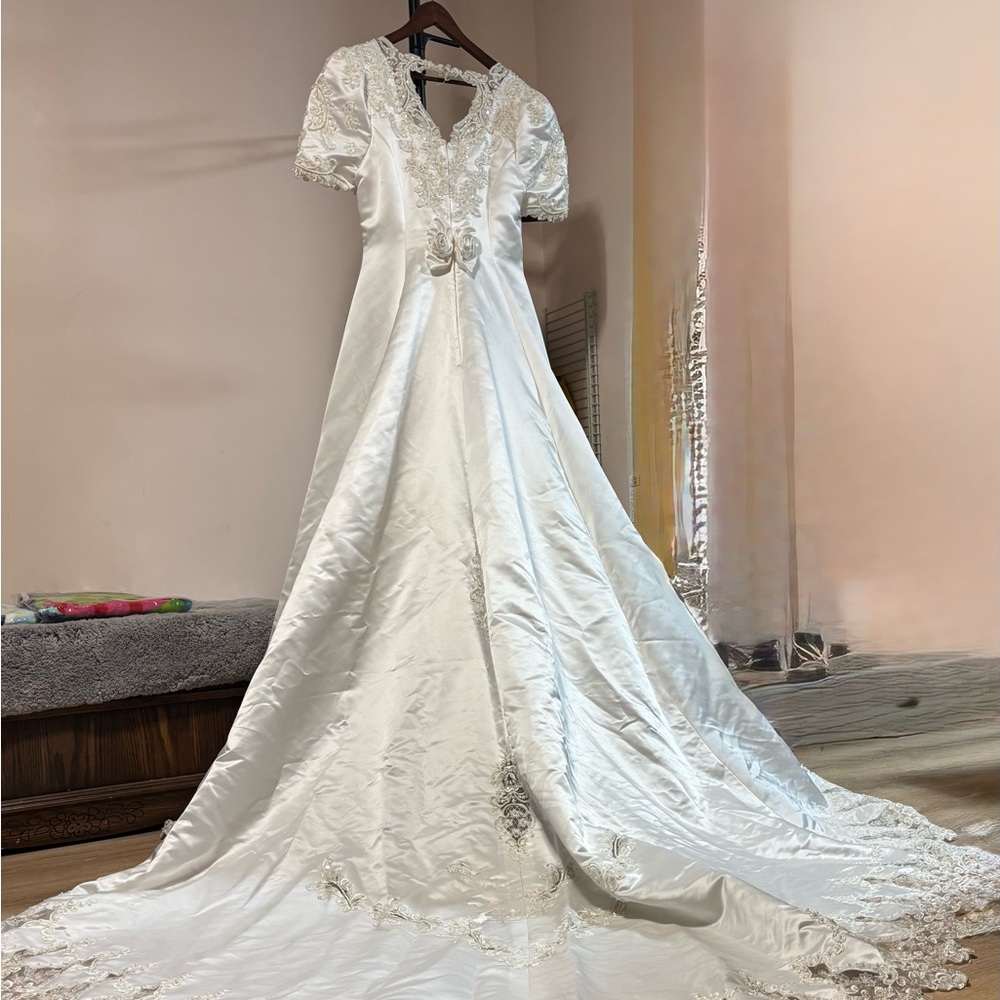 NWT Elegant Short Sleeve White Satin A-Line Gown with Lace Details & Train